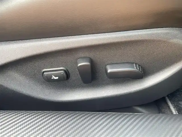 日産 スカイライン ハイブリッド 350GT Type SP 三重県 2016(平28)年 7.5万km ブリリアントホワイトパール 純正メーカーナビ/アラウンドビューモニター/全方位運転支援システム/LEDヘッドランプ/オートライト/ボディ同色電動格納ドアミラー/245/40R19タイヤ/　＊19インチアルミホイール/革巻ステアリングホイール/パドルシフト/SRSエアバック（運転席/助手席/サイド/カーテン）/左右独立温度調整機能付オートエアコン/アルミペダル/SRSダウンサス/ブラック革シート/シートヒーター（運転席/助手席）/インテリジェントキー/プッシュスタート