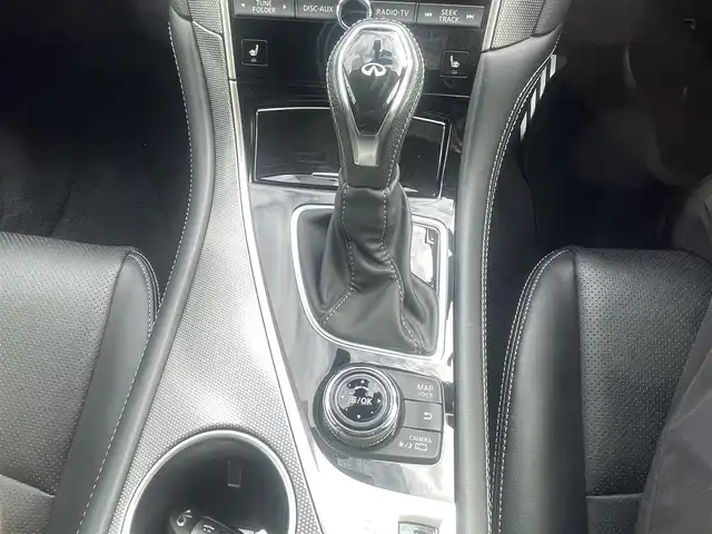 日産 スカイライン ハイブリッド 350GT Type SP 三重県 2016(平28)年 7.5万km ブリリアントホワイトパール 純正メーカーナビ/アラウンドビューモニター/全方位運転支援システム/LEDヘッドランプ/オートライト/ボディ同色電動格納ドアミラー/245/40R19タイヤ/　＊19インチアルミホイール/革巻ステアリングホイール/パドルシフト/SRSエアバック（運転席/助手席/サイド/カーテン）/左右独立温度調整機能付オートエアコン/アルミペダル/SRSダウンサス/ブラック革シート/シートヒーター（運転席/助手席）/インテリジェントキー/プッシュスタート