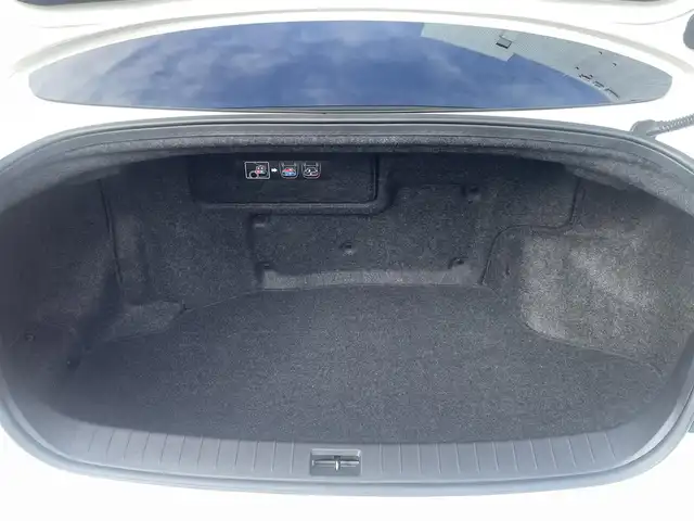 日産 スカイライン ハイブリッド 350GT Type SP 三重県 2016(平28)年 7.5万km ブリリアントホワイトパール 純正メーカーナビ/アラウンドビューモニター/全方位運転支援システム/LEDヘッドランプ/オートライト/ボディ同色電動格納ドアミラー/245/40R19タイヤ/　＊19インチアルミホイール/革巻ステアリングホイール/パドルシフト/SRSエアバック（運転席/助手席/サイド/カーテン）/左右独立温度調整機能付オートエアコン/アルミペダル/SRSダウンサス/ブラック革シート/シートヒーター（運転席/助手席）/インテリジェントキー/プッシュスタート