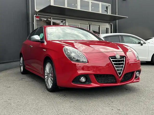 アルファロメオ ジュリエッタ スポルティーバ 香川県 2017(平29)年 5.6万km 赤 純正ナビ/→BT/DVD/→フルセグTV/ドラレコ/ETC/レザーシート/純正フロアマット/純正アルミホイール