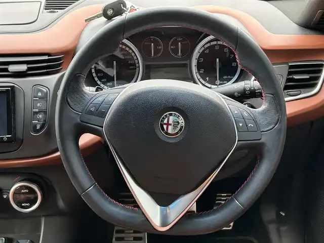 アルファロメオ ジュリエッタ スポルティーバ 香川県 2017(平29)年 5.6万km 赤 純正ナビ/→BT/DVD/→フルセグTV/ドラレコ/ETC/レザーシート/純正フロアマット/純正アルミホイール