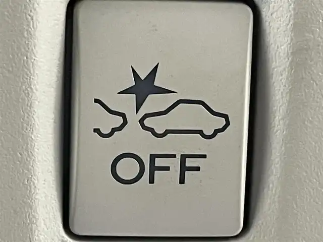 スバル インプレッサ スポーツ 2．0i アイサイト 道央・札幌 2012(平24)年 7.6万km アイスシルバーメタリック ・4WD/・社外SDナビ（AVIC-MRZ09）/CD/SD/BT/フルセグ/・バックカメラ/・ETC/・アイサイト/・横滑り防止装置/・レーンキープアシスト/・クルーズコントロール/・キセノンライト/・フォグランプ/・リモコンキー/・パドルシフト/・純正フロアマット/・純正16インチAW/・ドアバイザー/・電動格納ミラー