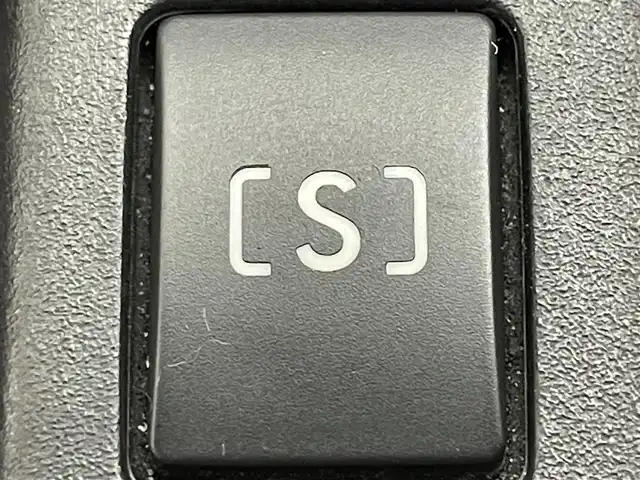 スバル インプレッサ スポーツ 2．0i アイサイト 道央・札幌 2012(平24)年 7.6万km アイスシルバーメタリック ・4WD/・社外SDナビ（AVIC-MRZ09）/CD/SD/BT/フルセグ/・バックカメラ/・ETC/・アイサイト/・横滑り防止装置/・レーンキープアシスト/・クルーズコントロール/・キセノンライト/・フォグランプ/・リモコンキー/・パドルシフト/・純正フロアマット/・純正16インチAW/・ドアバイザー/・電動格納ミラー