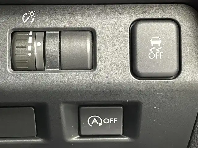 スバル インプレッサ スポーツ 2．0i アイサイト 道央・札幌 2012(平24)年 7.6万km アイスシルバーメタリック ・4WD/・社外SDナビ（AVIC-MRZ09）/CD/SD/BT/フルセグ/・バックカメラ/・ETC/・アイサイト/・横滑り防止装置/・レーンキープアシスト/・クルーズコントロール/・キセノンライト/・フォグランプ/・リモコンキー/・パドルシフト/・純正フロアマット/・純正16インチAW/・ドアバイザー/・電動格納ミラー