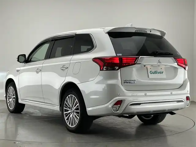 三菱 アウトランダー ＰＨＥＶ G 愛知県 2020(令2)年 4.9万km シルキーホワイト 社外ナビ　ＴＶ　Ｂｌｕｅｔｏｏｔｈ　全方位カメラ　衝突軽減　レーダークルーズ　パドルシフト　ハーフレザーシート　シートヒーター　パワーシート　電動リアゲート　ＡＣ１００Ｖ電源　ステアリングヒーター　電動パーキングブレーキ　レーンアラート　禁煙