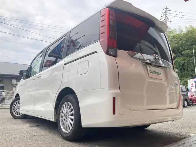 トヨタ ノア ハイブリッド G 長崎県 2014(平26)年 14.9万km ホワイトパールクリスタルシャイン 両側パワースライドドア/ディーラーOP/SDナビ【NSZT-Y62G】/Bluetooth接続/フルセグTV/DVD再生/バックカメラ/ETC/シートヒーター/ステアリングスイッチ/ベージュシート/クルーズコントロール/横すべり防止装置/後席サンシェード