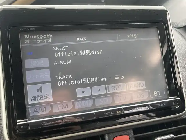 トヨタ ノア ハイブリッド G 長崎県 2014(平26)年 14.9万km ホワイトパールクリスタルシャイン 両側パワースライドドア/ディーラーOP/SDナビ【NSZT-Y62G】/Bluetooth接続/フルセグTV/DVD再生/バックカメラ/ETC/シートヒーター/ステアリングスイッチ/ベージュシート/クルーズコントロール/横すべり防止装置/後席サンシェード
