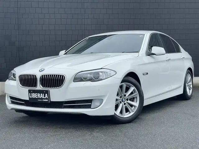 ＢＭＷ ５２３ｉ ハイライン 静岡県 2012(平24)年 3万km アルピンホワイトⅢ ワンオーナー/純正ナビ/（Bluetooth接続/CD・CDチェンジャー/DVD/USB入力端子/AUX）/ETC/バックカメラ/前後コーナーセンサー/前席シートヒーター/メモリー機能付きパワーシート/スマートキー/クルーズコントロール/アイドリングストップ/パーキングアシスト/純正17インチAW