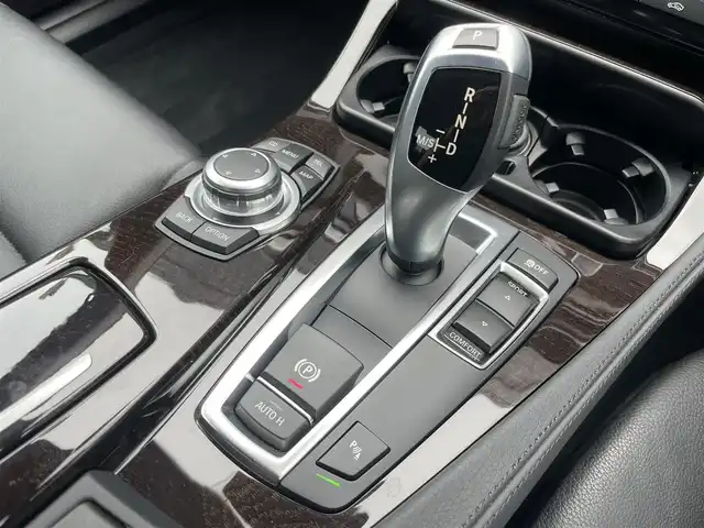 ＢＭＷ ５２３ｉ ハイライン 静岡県 2012(平24)年 3万km アルピンホワイトⅢ ワンオーナー/純正ナビ/（Bluetooth接続/CD・CDチェンジャー/DVD/USB入力端子/AUX）/ETC/バックカメラ/前後コーナーセンサー/前席シートヒーター/メモリー機能付きパワーシート/スマートキー/クルーズコントロール/アイドリングストップ/パーキングアシスト/純正17インチAW