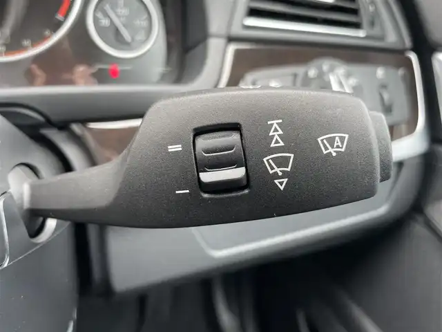 ＢＭＷ ５２３ｉ ハイライン 静岡県 2012(平24)年 3万km アルピンホワイトⅢ ワンオーナー/純正ナビ/（Bluetooth接続/CD・CDチェンジャー/DVD/USB入力端子/AUX）/ETC/バックカメラ/前後コーナーセンサー/前席シートヒーター/メモリー機能付きパワーシート/スマートキー/クルーズコントロール/アイドリングストップ/パーキングアシスト/純正17インチAW