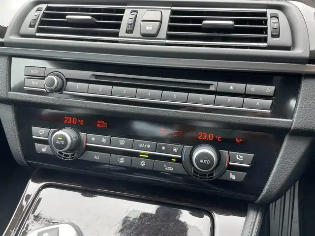 ＢＭＷ ５２３ｉ ハイライン 静岡県 2012(平24)年 3万km アルピンホワイトⅢ ワンオーナー/純正ナビ/（Bluetooth接続/CD・CDチェンジャー/DVD/USB入力端子/AUX）/ETC/バックカメラ/前後コーナーセンサー/前席シートヒーター/メモリー機能付きパワーシート/スマートキー/クルーズコントロール/アイドリングストップ/パーキングアシスト/純正17インチAW