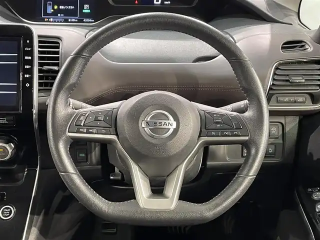 日産 セレナ ハイウェイスター G 愛知県 2020(令2)年 4.2万km マルーンレッド 2トーン 純正10インチナビ/純正11インチ後席モニター/エマージェンシーブレーキ/クルーズコントロール/両側電動スライドドア/全方位カメラ/前方ドライブレコーダー/デジタルルームミラー/ブラインドスポットモニター/コーナーセンサー/オートＬＥＤヘッドライト/スマートキー