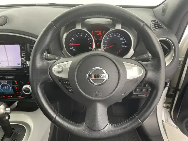 日産 ジューク 15RX Vセレクション 富山県 2016(平28)年 8.1万km ブリリアントホワイトパール ワンオーナー/純正ナビ（AM/FM/CD/DVD/AUX/BT）/フルセグTV/社外AW付き冬タイヤ積込（6mm）/衝突被害軽減ブレーキ/レーンキープアシスト/オートライト/LEDヘッドライト/ETC/スマートキー/プッシュスタート/純正17インチAW/純正フロアマット