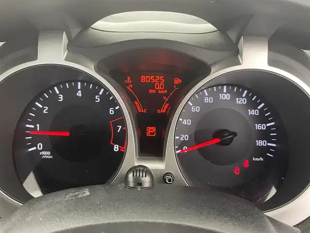 日産 ジューク 15RX Vセレクション 富山県 2016(平28)年 8.1万km ブリリアントホワイトパール ワンオーナー/純正ナビ（AM/FM/CD/DVD/AUX/BT）/フルセグTV/社外AW付き冬タイヤ積込（6mm）/衝突被害軽減ブレーキ/レーンキープアシスト/オートライト/LEDヘッドライト/ETC/スマートキー/プッシュスタート/純正17インチAW/純正フロアマット