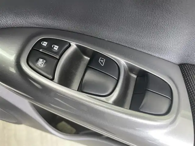 日産 ジューク 15RX Vセレクション 富山県 2016(平28)年 8.1万km ブリリアントホワイトパール ワンオーナー/純正ナビ（AM/FM/CD/DVD/AUX/BT）/フルセグTV/社外AW付き冬タイヤ積込（6mm）/衝突被害軽減ブレーキ/レーンキープアシスト/オートライト/LEDヘッドライト/ETC/スマートキー/プッシュスタート/純正17インチAW/純正フロアマット