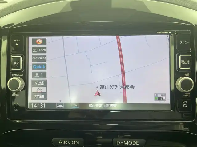 日産 ジューク 15RX Vセレクション 富山県 2016(平28)年 8.1万km ブリリアントホワイトパール ワンオーナー/純正ナビ（AM/FM/CD/DVD/AUX/BT）/フルセグTV/社外AW付き冬タイヤ積込（6mm）/衝突被害軽減ブレーキ/レーンキープアシスト/オートライト/LEDヘッドライト/ETC/スマートキー/プッシュスタート/純正17インチAW/純正フロアマット