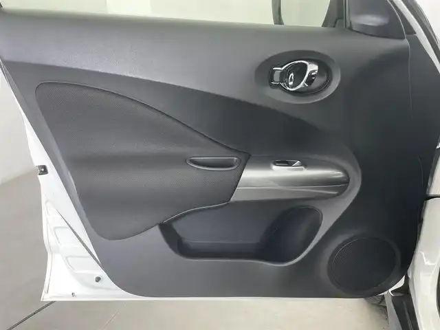 日産 ジューク 15RX Vセレクション 富山県 2016(平28)年 8.1万km ブリリアントホワイトパール ワンオーナー/純正ナビ（AM/FM/CD/DVD/AUX/BT）/フルセグTV/社外AW付き冬タイヤ積込（6mm）/衝突被害軽減ブレーキ/レーンキープアシスト/オートライト/LEDヘッドライト/ETC/スマートキー/プッシュスタート/純正17インチAW/純正フロアマット