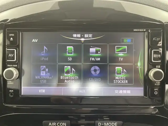 日産 ジューク 15RX Vセレクション 富山県 2016(平28)年 8.1万km ブリリアントホワイトパール ワンオーナー/純正ナビ（AM/FM/CD/DVD/AUX/BT）/フルセグTV/社外AW付き冬タイヤ積込（6mm）/衝突被害軽減ブレーキ/レーンキープアシスト/オートライト/LEDヘッドライト/ETC/スマートキー/プッシュスタート/純正17インチAW/純正フロアマット