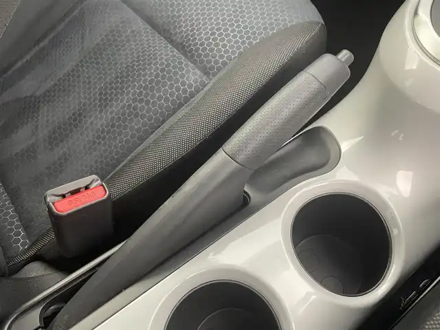 日産 ジューク 15RX Vセレクション 富山県 2016(平28)年 8.1万km ブリリアントホワイトパール ワンオーナー/純正ナビ（AM/FM/CD/DVD/AUX/BT）/フルセグTV/社外AW付き冬タイヤ積込（6mm）/衝突被害軽減ブレーキ/レーンキープアシスト/オートライト/LEDヘッドライト/ETC/スマートキー/プッシュスタート/純正17インチAW/純正フロアマット