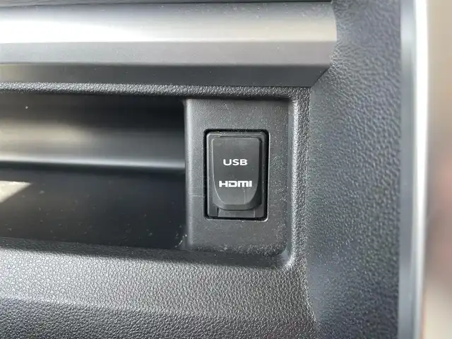 ダイハツ タント カスタム RS SA 富山県 2014(平26)年 5.8万km ホワイト 純正９インチナビ／/フルセグＴＶ／/Ｂｌｕｅｔｏｏｔｈ／/ＤＶＤ再生／/バックカメラ／/両側パワースライドドア／/ＨＤＭｉ入力端子／/衝突軽減ブレーキ／/ステアリングスイッチ／/アイドリングストップ//スマートキー／/ＬＥＤオートライト