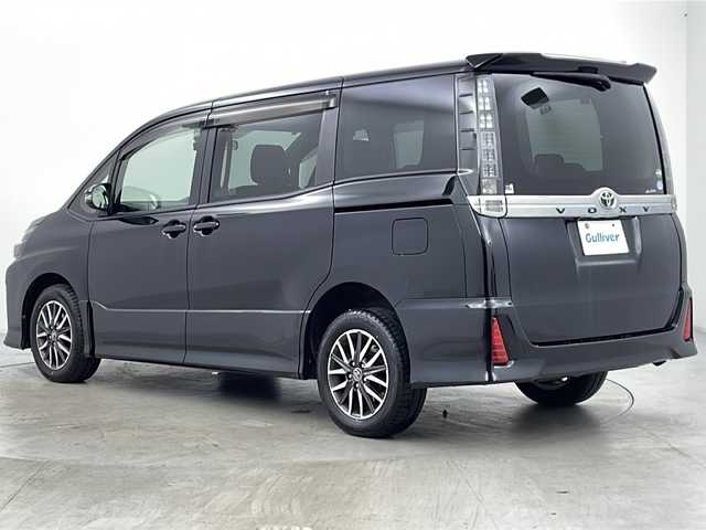 トヨタ ヴォクシー ZS 道央・札幌 2014(平26)年 7.8万km ブラック ・4WD/・寒冷地仕様/・ワンオーナー/・ALPINE9インチナビ&CD&DVD&SD&BT&TV/・両側パワースライドドア/・ドアミラーヒーター/・純正エンジンスターター付スマートキー/・社外前後ドライブレコーダー/・ステアリングスイッチ/・LEDヘッドライト/・オートライト/・純正16インチAW