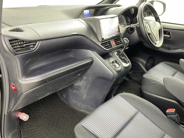 トヨタ ヴォクシー ZS 道央・札幌 2014(平26)年 7.8万km ブラック ・4WD/・寒冷地仕様/・ワンオーナー/・ALPINE9インチナビ&CD&DVD&SD&BT&TV/・両側パワースライドドア/・ドアミラーヒーター/・純正エンジンスターター付スマートキー/・社外前後ドライブレコーダー/・ステアリングスイッチ/・LEDヘッドライト/・オートライト/・純正16インチAW