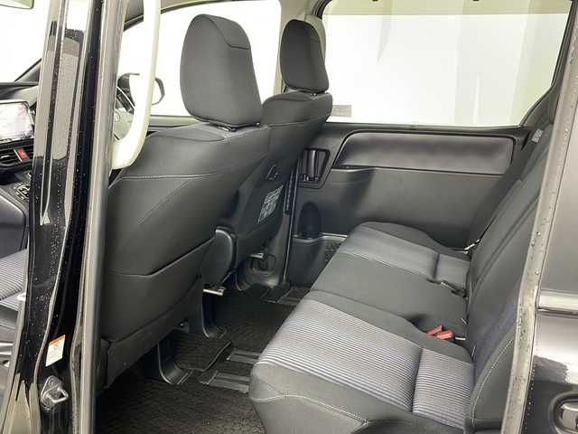 トヨタ ヴォクシー ZS 道央・札幌 2014(平26)年 7.8万km ブラック ・4WD/・寒冷地仕様/・ワンオーナー/・ALPINE9インチナビ&CD&DVD&SD&BT&TV/・両側パワースライドドア/・ドアミラーヒーター/・純正エンジンスターター付スマートキー/・社外前後ドライブレコーダー/・ステアリングスイッチ/・LEDヘッドライト/・オートライト/・純正16インチAW