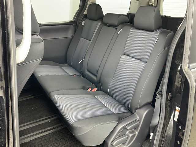 トヨタ ヴォクシー ZS 道央・札幌 2014(平26)年 7.8万km ブラック ・4WD/・寒冷地仕様/・ワンオーナー/・ALPINE9インチナビ&CD&DVD&SD&BT&TV/・両側パワースライドドア/・ドアミラーヒーター/・純正エンジンスターター付スマートキー/・社外前後ドライブレコーダー/・ステアリングスイッチ/・LEDヘッドライト/・オートライト/・純正16インチAW