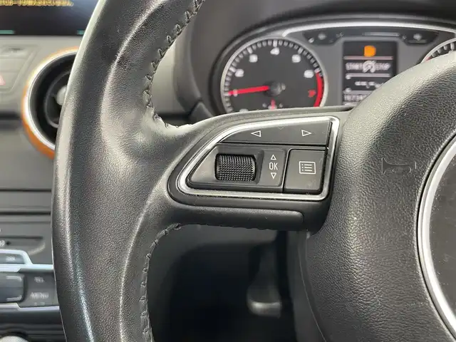 アウディ Ａ１ SB カラーセレクション 大分県 2015(平27)年 16.8万km オレンジ 純正ナビ/（フルセグ/Bluetooth/CD/DVD)/ETC/前方ドライブレコーダー/オートライト/電動格納ミラー/MT付きAT/プッシュスタート・スマートキー/フロアマット/保証書・取扱説明書