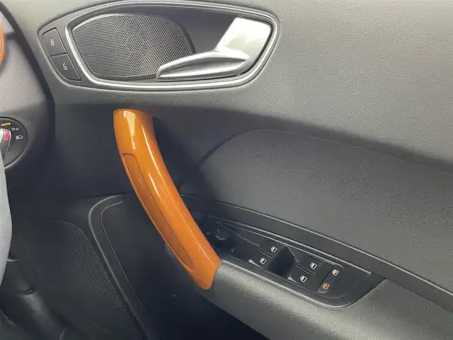 アウディ Ａ１ SB カラーセレクション 大分県 2015(平27)年 16.8万km オレンジ 純正ナビ/（フルセグ/Bluetooth/CD/DVD)/ETC/前方ドライブレコーダー/オートライト/電動格納ミラー/MT付きAT/プッシュスタート・スマートキー/フロアマット/保証書・取扱説明書