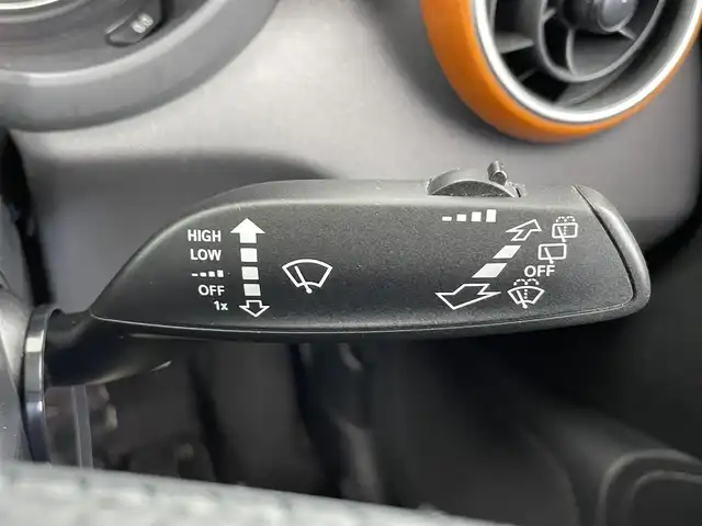 アウディ Ａ１ SB カラーセレクション 大分県 2015(平27)年 16.8万km オレンジ 純正ナビ/（フルセグ/Bluetooth/CD/DVD)/ETC/前方ドライブレコーダー/オートライト/電動格納ミラー/MT付きAT/プッシュスタート・スマートキー/フロアマット/保証書・取扱説明書