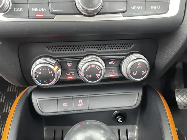 アウディ Ａ１ SB カラーセレクション 大分県 2015(平27)年 16.8万km オレンジ 純正ナビ/（フルセグ/Bluetooth/CD/DVD)/ETC/前方ドライブレコーダー/オートライト/電動格納ミラー/MT付きAT/プッシュスタート・スマートキー/フロアマット/保証書・取扱説明書