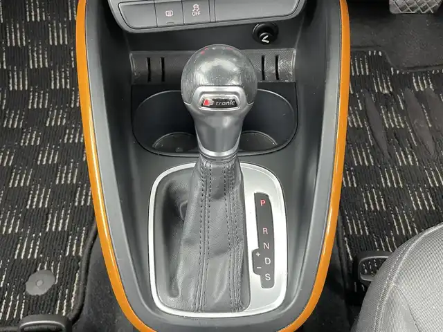 アウディ Ａ１ SB カラーセレクション 大分県 2015(平27)年 16.8万km オレンジ 純正ナビ/（フルセグ/Bluetooth/CD/DVD)/ETC/前方ドライブレコーダー/オートライト/電動格納ミラー/MT付きAT/プッシュスタート・スマートキー/フロアマット/保証書・取扱説明書