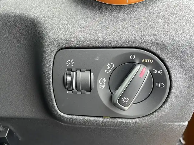 アウディ Ａ１ SB カラーセレクション 大分県 2015(平27)年 16.8万km オレンジ 純正ナビ/（フルセグ/Bluetooth/CD/DVD)/ETC/前方ドライブレコーダー/オートライト/電動格納ミラー/MT付きAT/プッシュスタート・スマートキー/フロアマット/保証書・取扱説明書