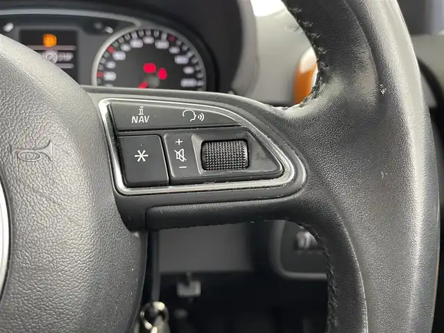 アウディ Ａ１ SB カラーセレクション 大分県 2015(平27)年 16.8万km オレンジ 純正ナビ/（フルセグ/Bluetooth/CD/DVD)/ETC/前方ドライブレコーダー/オートライト/電動格納ミラー/MT付きAT/プッシュスタート・スマートキー/フロアマット/保証書・取扱説明書