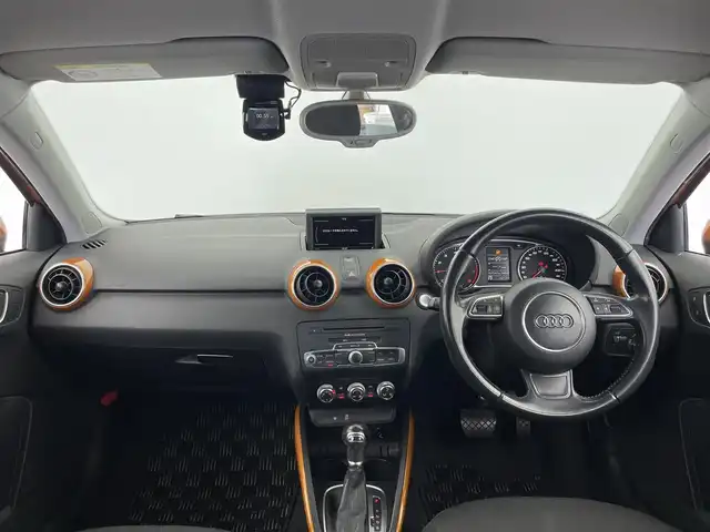 アウディ Ａ１ SB カラーセレクション 大分県 2015(平27)年 16.8万km オレンジ 純正ナビ/（フルセグ/Bluetooth/CD/DVD)/ETC/前方ドライブレコーダー/オートライト/電動格納ミラー/MT付きAT/プッシュスタート・スマートキー/フロアマット/保証書・取扱説明書