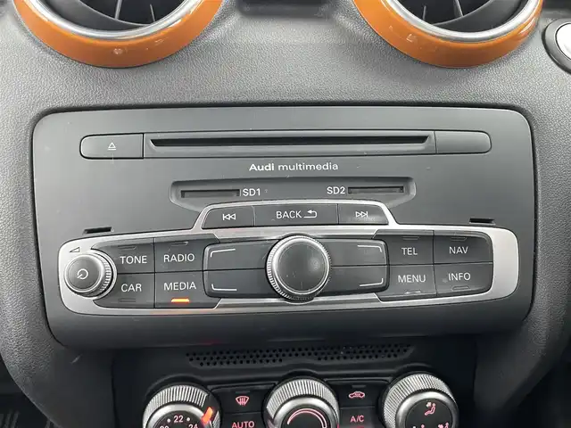 アウディ Ａ１ SB カラーセレクション 大分県 2015(平27)年 16.8万km オレンジ 純正ナビ/（フルセグ/Bluetooth/CD/DVD)/ETC/前方ドライブレコーダー/オートライト/電動格納ミラー/MT付きAT/プッシュスタート・スマートキー/フロアマット/保証書・取扱説明書