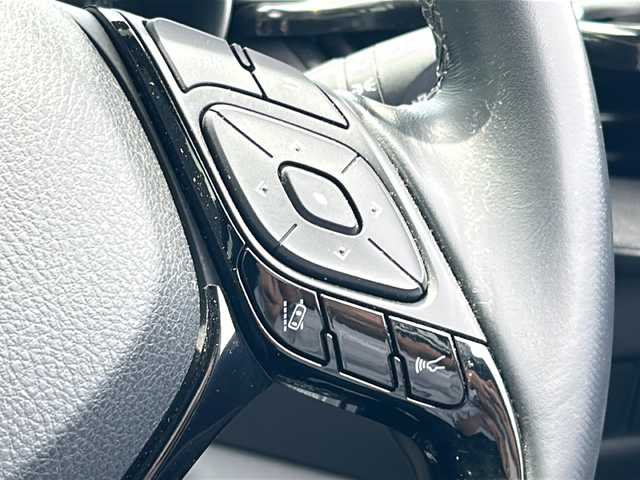 トヨタ Ｃ－ＨＲ G 山形県 2017(平29)年 6.9万km ホワイトパールクリスタルシャイン 純正ナビ/(フルセグTV/CD/SD/BT)/バックカメラ/ドライブレコーダー前後/ビルトインETC/レーダークルーズコントロール/プリクラッシュセーフティー/レーンキープアシスト/ブラインドスポットモニター/ハイビームアシスト/クリアランスソナー/シートヒーター(D＋N席)/デュアルオートエアコン(ナノイー)/ドライブセレクト/革巻きステアリング/ステアリングスイッチ/オートライト/プッシュスタート/スマートキー/ウインカー付き電動格納ミラー/ドアバイザー/LEDヘッドライト/フォグランプ/純正フロアマット/純正18インチAW