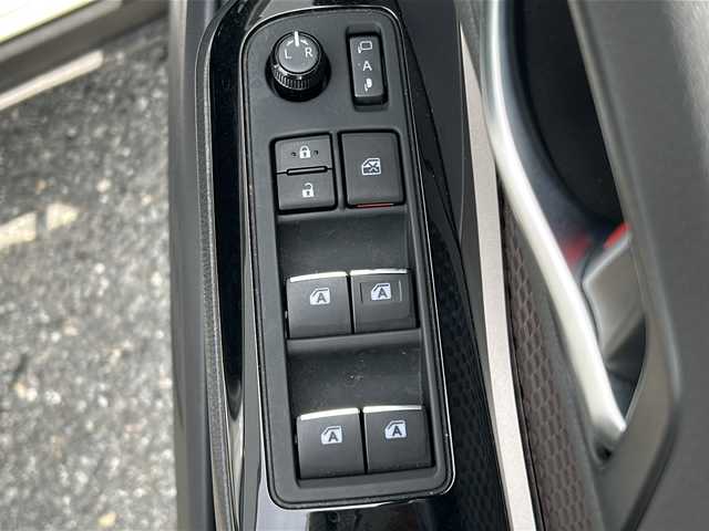 トヨタ Ｃ－ＨＲ G 山形県 2017(平29)年 6.9万km ホワイトパールクリスタルシャイン 純正ナビ/(フルセグTV/CD/SD/BT)/バックカメラ/ドライブレコーダー前後/ビルトインETC/レーダークルーズコントロール/プリクラッシュセーフティー/レーンキープアシスト/ブラインドスポットモニター/ハイビームアシスト/クリアランスソナー/シートヒーター(D＋N席)/デュアルオートエアコン(ナノイー)/ドライブセレクト/革巻きステアリング/ステアリングスイッチ/オートライト/プッシュスタート/スマートキー/ウインカー付き電動格納ミラー/ドアバイザー/LEDヘッドライト/フォグランプ/純正フロアマット/純正18インチAW