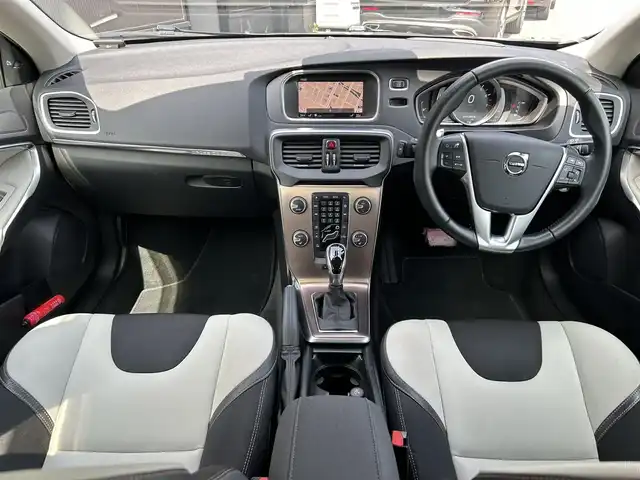 ボルボ Ｖ４０ クロスカントリー T5 AWD タックED 道東・釧路十勝 2017(平29)年 4.6万km デニムブルーメタリック インテリセーフ/　・アダプティブクルーズコントロール/　・レーンキーピングエイド/　・ブラインドスポットインフォメーションシステム/パワーシート(D席)/シートヒーター(前席)/バックカメラ/ドライブレコーダー(前後)/純正HDDナビ/CD/BT/LEDヘッドライト/オートライト/アクティブハイビーム/リアフォグライト/パドルシフト/プッシュスタート/純正18インチAW/ETC