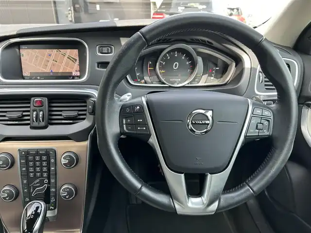 ボルボ Ｖ４０ クロスカントリー T5 AWD タックED 道東・釧路十勝 2017(平29)年 4.6万km デニムブルーメタリック インテリセーフ/　・アダプティブクルーズコントロール/　・レーンキーピングエイド/　・ブラインドスポットインフォメーションシステム/パワーシート(D席)/シートヒーター(前席)/バックカメラ/ドライブレコーダー(前後)/純正HDDナビ/CD/BT/LEDヘッドライト/オートライト/アクティブハイビーム/リアフォグライト/パドルシフト/プッシュスタート/純正18インチAW/ETC