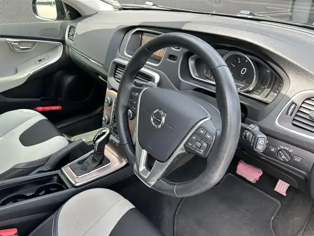 ボルボ Ｖ４０ クロスカントリー T5 AWD タックED 道東・釧路十勝 2017(平29)年 4.6万km デニムブルーメタリック インテリセーフ/　・アダプティブクルーズコントロール/　・レーンキーピングエイド/　・ブラインドスポットインフォメーションシステム/パワーシート(D席)/シートヒーター(前席)/バックカメラ/ドライブレコーダー(前後)/純正HDDナビ/CD/BT/LEDヘッドライト/オートライト/アクティブハイビーム/リアフォグライト/パドルシフト/プッシュスタート/純正18インチAW/ETC