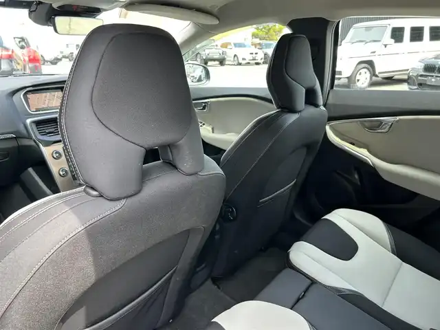 ボルボ Ｖ４０ クロスカントリー T5 AWD タックED 道東・釧路十勝 2017(平29)年 4.6万km デニムブルーメタリック インテリセーフ/　・アダプティブクルーズコントロール/　・レーンキーピングエイド/　・ブラインドスポットインフォメーションシステム/パワーシート(D席)/シートヒーター(前席)/バックカメラ/ドライブレコーダー(前後)/純正HDDナビ/CD/BT/LEDヘッドライト/オートライト/アクティブハイビーム/リアフォグライト/パドルシフト/プッシュスタート/純正18インチAW/ETC
