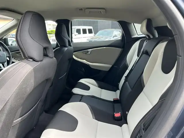 ボルボ Ｖ４０ クロスカントリー T5 AWD タックED 道東・釧路十勝 2017(平29)年 4.6万km デニムブルーメタリック インテリセーフ/　・アダプティブクルーズコントロール/　・レーンキーピングエイド/　・ブラインドスポットインフォメーションシステム/パワーシート(D席)/シートヒーター(前席)/バックカメラ/ドライブレコーダー(前後)/純正HDDナビ/CD/BT/LEDヘッドライト/オートライト/アクティブハイビーム/リアフォグライト/パドルシフト/プッシュスタート/純正18インチAW/ETC