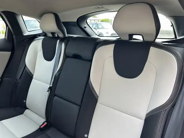 ボルボ Ｖ４０ クロスカントリー T5 AWD タックED 道東・釧路十勝 2017(平29)年 4.6万km デニムブルーメタリック インテリセーフ/　・アダプティブクルーズコントロール/　・レーンキーピングエイド/　・ブラインドスポットインフォメーションシステム/パワーシート(D席)/シートヒーター(前席)/バックカメラ/ドライブレコーダー(前後)/純正HDDナビ/CD/BT/LEDヘッドライト/オートライト/アクティブハイビーム/リアフォグライト/パドルシフト/プッシュスタート/純正18インチAW/ETC