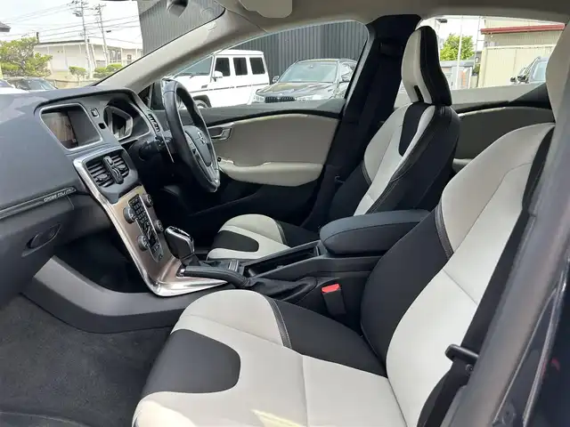 ボルボ Ｖ４０ クロスカントリー T5 AWD タックED 道東・釧路十勝 2017(平29)年 4.6万km デニムブルーメタリック インテリセーフ/　・アダプティブクルーズコントロール/　・レーンキーピングエイド/　・ブラインドスポットインフォメーションシステム/パワーシート(D席)/シートヒーター(前席)/バックカメラ/ドライブレコーダー(前後)/純正HDDナビ/CD/BT/LEDヘッドライト/オートライト/アクティブハイビーム/リアフォグライト/パドルシフト/プッシュスタート/純正18インチAW/ETC