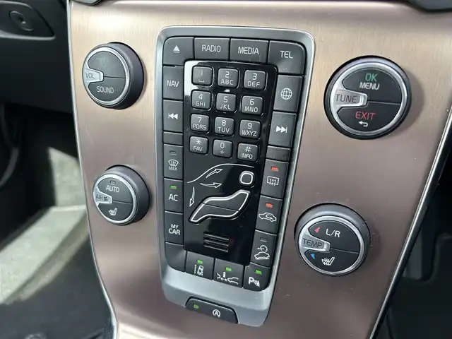 ボルボ Ｖ４０ クロスカントリー T5 AWD タックED 道東・釧路十勝 2017(平29)年 4.6万km デニムブルーメタリック インテリセーフ/　・アダプティブクルーズコントロール/　・レーンキーピングエイド/　・ブラインドスポットインフォメーションシステム/パワーシート(D席)/シートヒーター(前席)/バックカメラ/ドライブレコーダー(前後)/純正HDDナビ/CD/BT/LEDヘッドライト/オートライト/アクティブハイビーム/リアフォグライト/パドルシフト/プッシュスタート/純正18インチAW/ETC