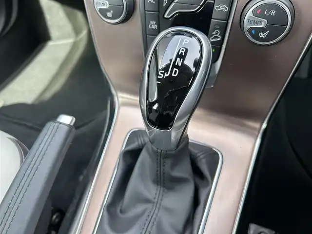 ボルボ Ｖ４０ クロスカントリー T5 AWD タックED 道東・釧路十勝 2017(平29)年 4.6万km デニムブルーメタリック インテリセーフ/　・アダプティブクルーズコントロール/　・レーンキーピングエイド/　・ブラインドスポットインフォメーションシステム/パワーシート(D席)/シートヒーター(前席)/バックカメラ/ドライブレコーダー(前後)/純正HDDナビ/CD/BT/LEDヘッドライト/オートライト/アクティブハイビーム/リアフォグライト/パドルシフト/プッシュスタート/純正18インチAW/ETC