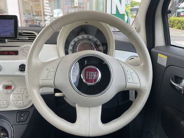 フィアット ５００Ｃ ツインエア ラウンジ 愛知県 2015(平27)年 5.7万km ボサノバホワイト /禁煙車//社外メモリーナビ(AVIC-MP33)//ワンセグTV・CD・AM・AM・microSD//ETC//HIDヘッドライト//電動ルーフ//START＆STOPシステム//アイドリングストップ//ヒルホールド//エレクトロニックスタビリティコントロール(ESC)//横滑り防止//アンチスリップレギュレーション(ASR)//ASR-OFFスイッチ//モーターシュレップレグルング(MSR)//ハイドローリックブレーキアシスト(HBA)//リヤパーキングセンサー//イモビライザー//フロントフォクランプ//本革巻きステアリングホイール//ステアリングスイッチ//純正フロアマット//純正バイザー//スペアキー1本(板キー)//保証書/取扱説明書//ナビ説明書