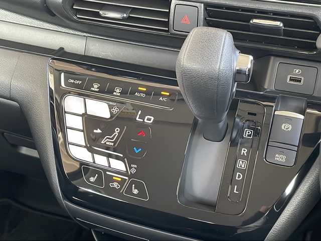 三菱 ｅＫクロス G プレミアム 長野県 2024(令6)年 0.3万km チタニウムグレーメタリック ４WD/純正９インチナビフルセグTV/MIパイロット/全方位カメラ/シートヒーター /ステアリングヒーター/インテリジェントミラー/ワンオーナー/前後コーナーセンサー /純正１５インチアルミ/踏み間違い防止/FCM/LDW